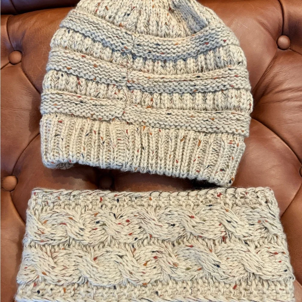 NWOT CC Knit Ponytail Beanie and Headband Set - Picture 8 of 8